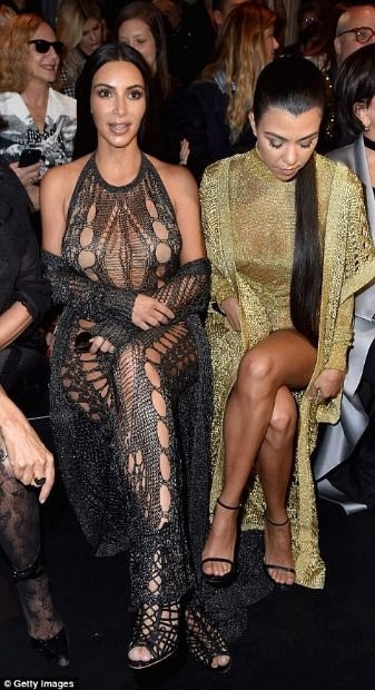 Kardashian yine göz doldurdu !