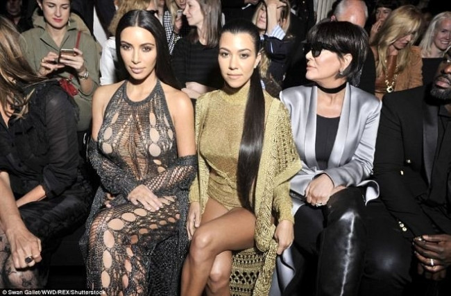 Kardashian yine göz doldurdu !