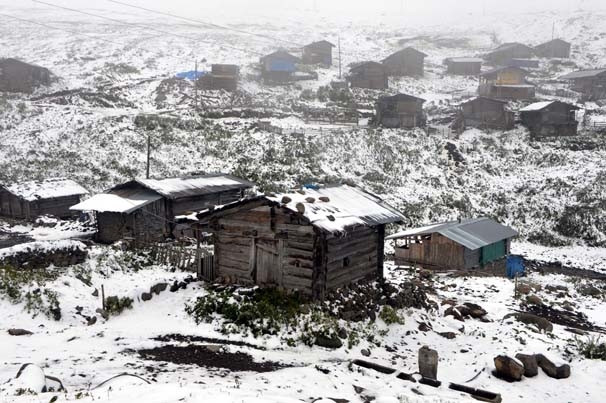 Ardahan'da kar Bodrum'da güneş