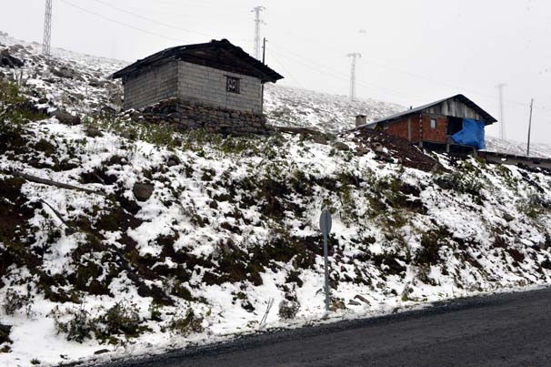 Ardahan'da kar Bodrum'da güneş