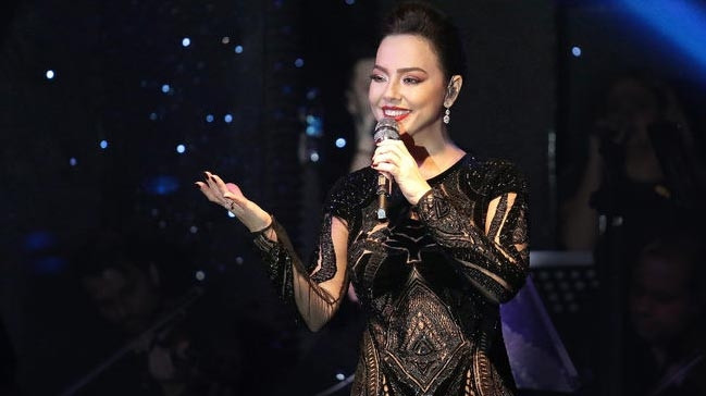 Ebru Gündeş sahne fiyatına zam yaptı