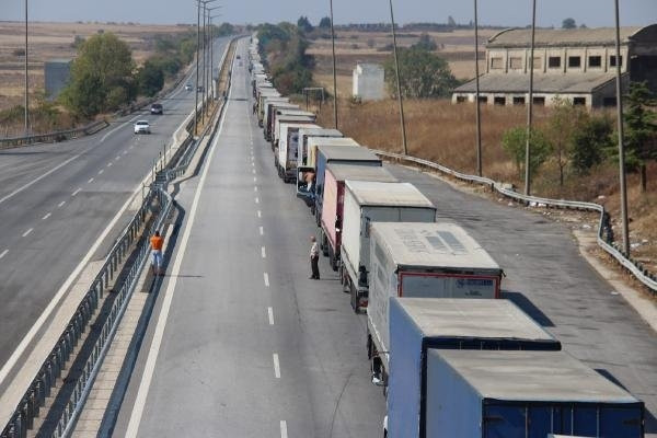 TIR kuyruğu 25 kilometreyi buldu