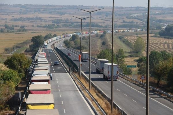 TIR kuyruğu 25 kilometreyi buldu