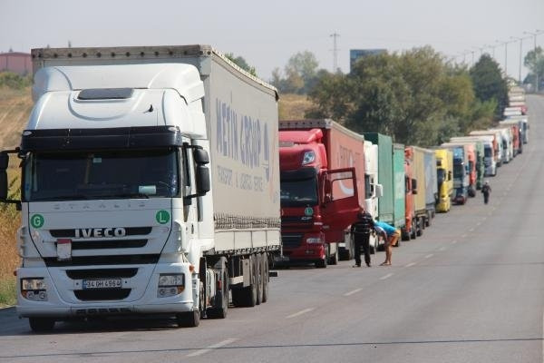 TIR kuyruğu 25 kilometreyi buldu