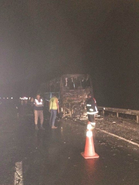 Ankara'da yolcu otobüsü alev alev yandı