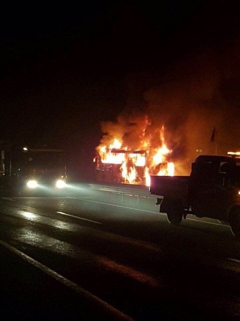 Ankara'da yolcu otobüsü alev alev yandı