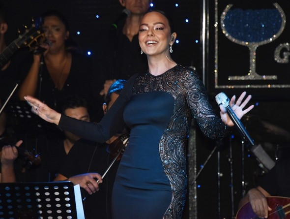 Ebru Gündeş ayrılık sonrası ilk kez sahnede