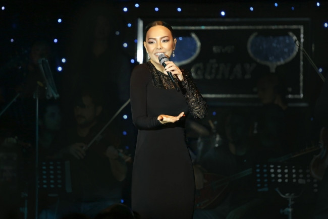 Demet Akalın: Ebru Gündeş beni çok ağlattı, gözyaşlarım onun için