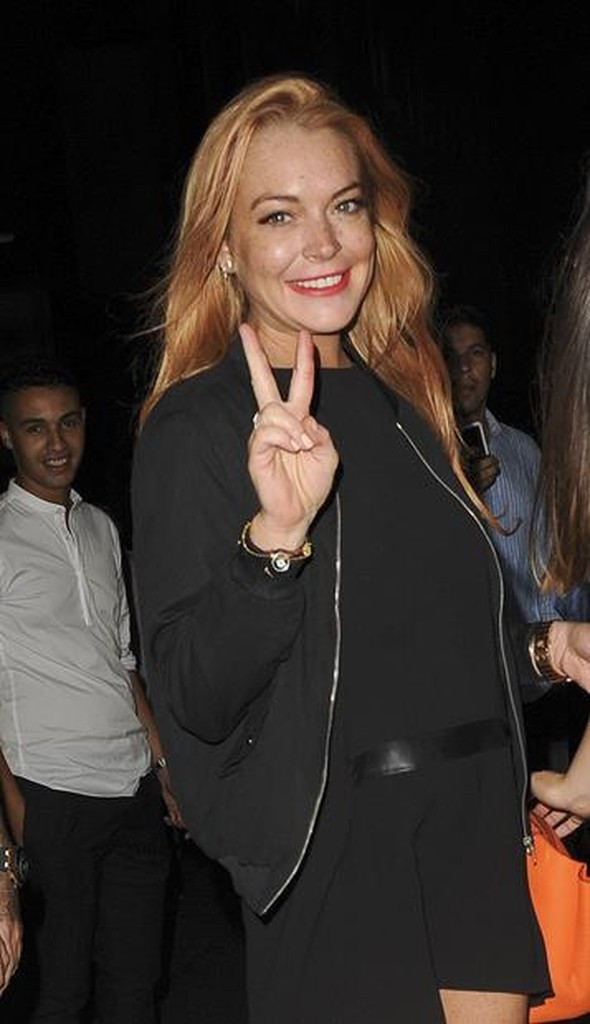Lindsay Lohan'ın parmağı koptu !