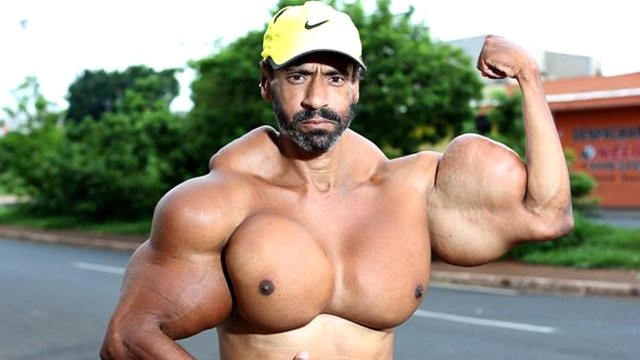 Hulk'a benzemek için canını hiçe sayıyor !