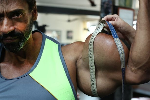 Hulk'a benzemek için canını hiçe sayıyor !