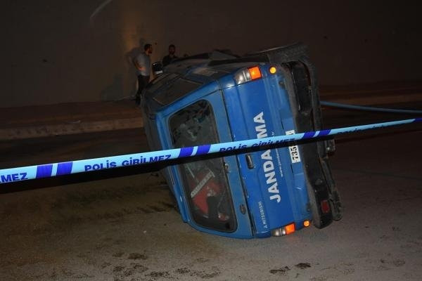 Askeri personel araç kaza yaptı: 5 yaralı