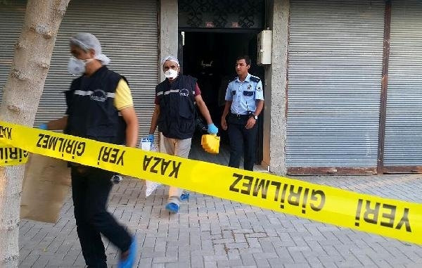 Kan donduran cinayet ! Annesini öldürdü...