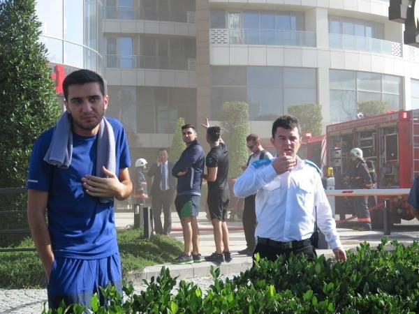 Spor salonunda korkutan yangın