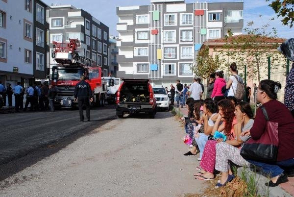 Öğrencilerin kaldığı apartta yangın