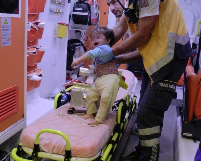 1 yaşındaki bebek kolunu kıyma makinesine kaptırdı Haber3