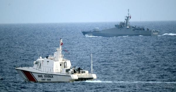 Ege'de sıcak saatler ! Yunanlılar durdurdu
