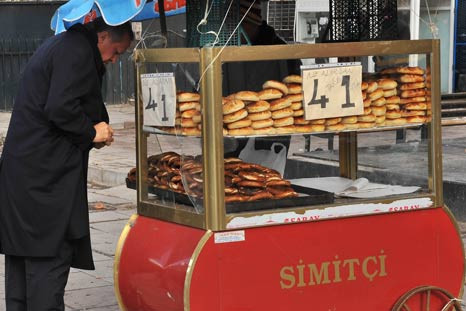 Başbakan Erdoğanın canı simit çekti