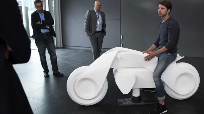 BMW'den devrilmeyen motosiklet: Motorrad Vision Next 100 - Resim: 2
