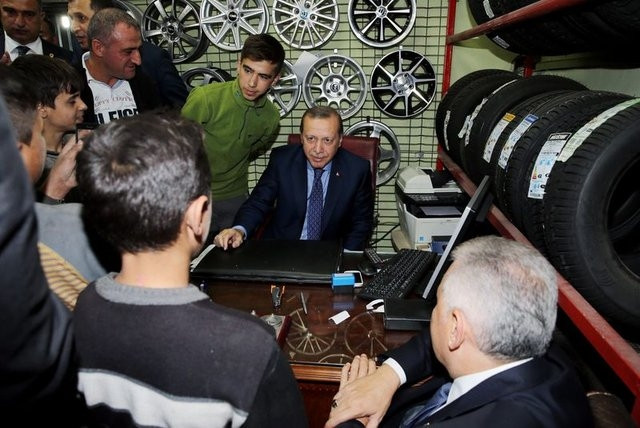 Erdoğan'ın elini fazla sıkan berber konuştu