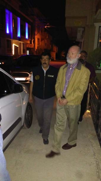 Darbeci amiral bakın nasıl saklanmış...