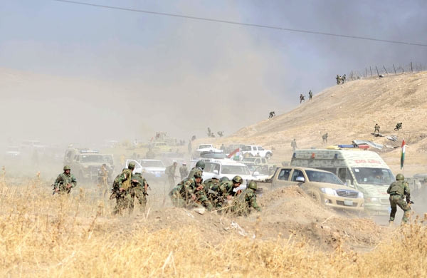 Bomba yüklü aracın cephede patlama anı