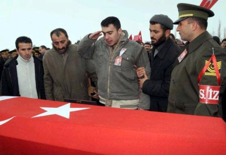 5 bin kişi şehit Emrah Karataşı uğurladı