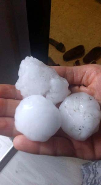 Alanya'da ceviz büyüklüğünde dolu yağdı