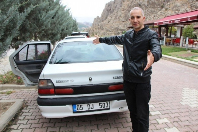 Aldığı arabanın önü 1996, arkası 2000 model çıktı
