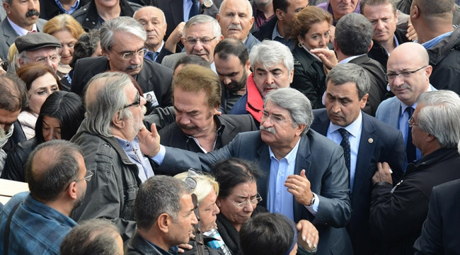 Arif Sağ'ın eşi son yolcuğuna uğurlandı