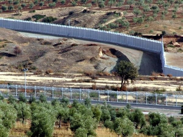 Sınırda Hatay'dan Kilis'e kadar duvar örüldü
