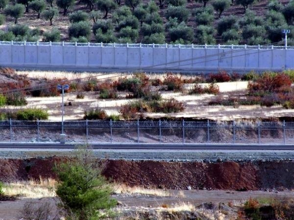 Sınırda Hatay'dan Kilis'e kadar duvar örüldü