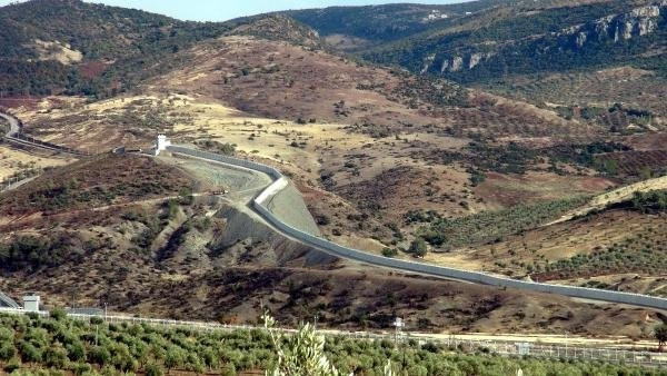 Sınırda Hatay'dan Kilis'e kadar duvar örüldü