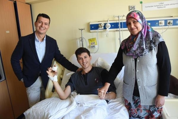 Ayak parmakları eline dikildi
