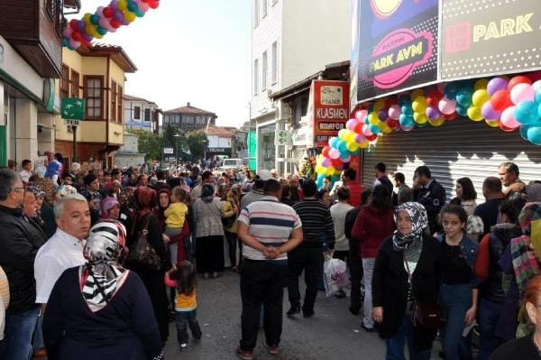 Bu da ne alırsan 5 TL izdihamı