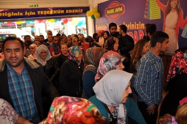 Bu da ne alırsan 5 TL izdihamı