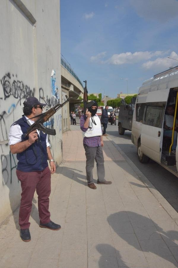 Adana'da şoke eden görüntü: Torbacı aranıyor