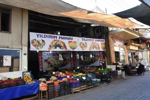Tarihi hamam manav oldu