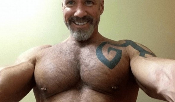 Gazetecilikten porno yıldızlığına geçti