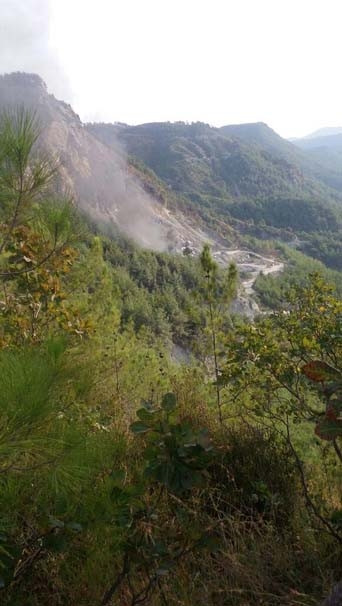 PKK'lı teröristler taş ocağına saldırdı