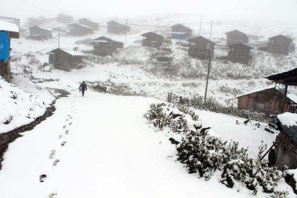 Ardahan'a yılın ilk karı düştü