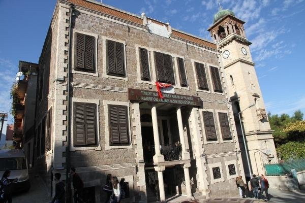 Balıkesir'deki o kütüphanenin içinde bir tarih saklı
