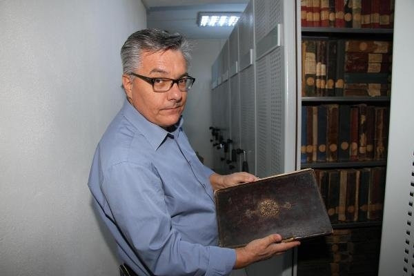 Balıkesir'deki o kütüphanenin içinde bir tarih saklı