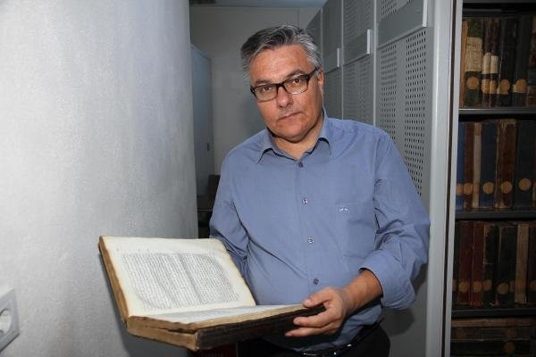 Balıkesir'deki o kütüphanenin içinde bir tarih saklı