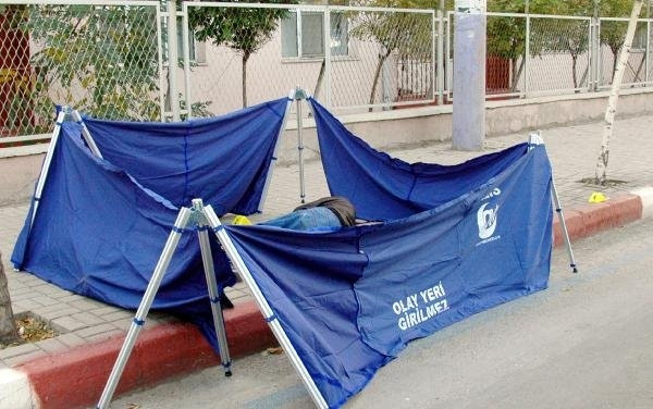 Sevgilisini başka erkekle görünce...