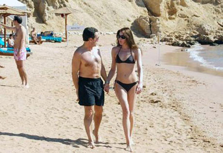 Carla Bruni plajda