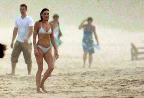 Carla Bruni plajda