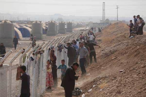 DEAŞ'ın ayırdığı aileler sığınmacı kampında kavuşuyor