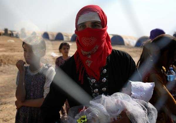 DEAŞ'ın ayırdığı aileler sığınmacı kampında kavuşuyor