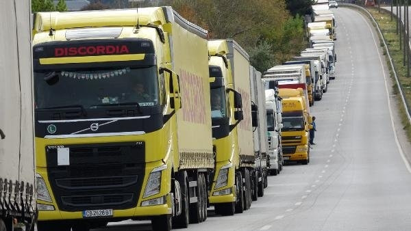 Emniyet'in pasaport sistemi yine çöktü